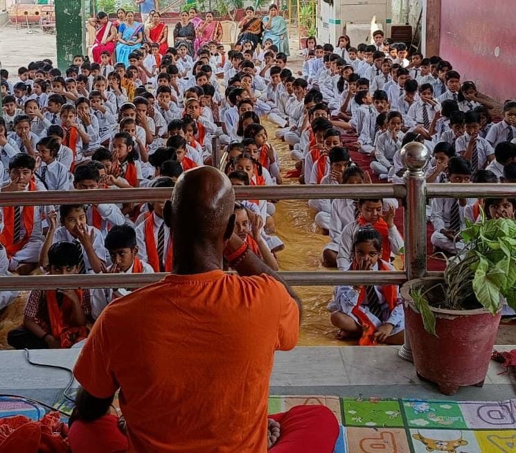 Tips to stay healthy by doing yoga in school