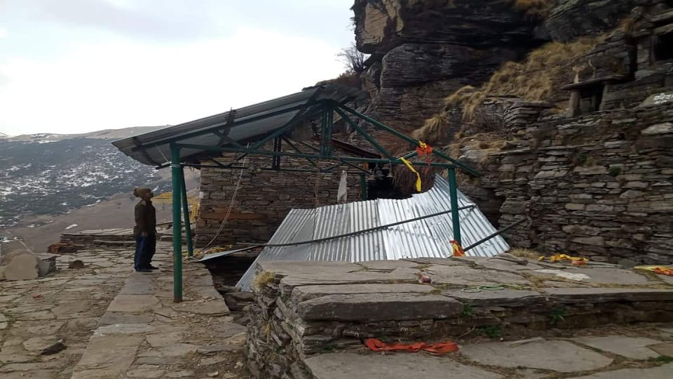 doors of rudranath temple and priest residence found broken in gopeshwar