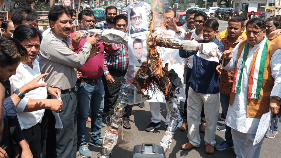 Congress workers protest price rise in Bhopal, burn effigies of Amitabh Bachchan and Akshay Kumar