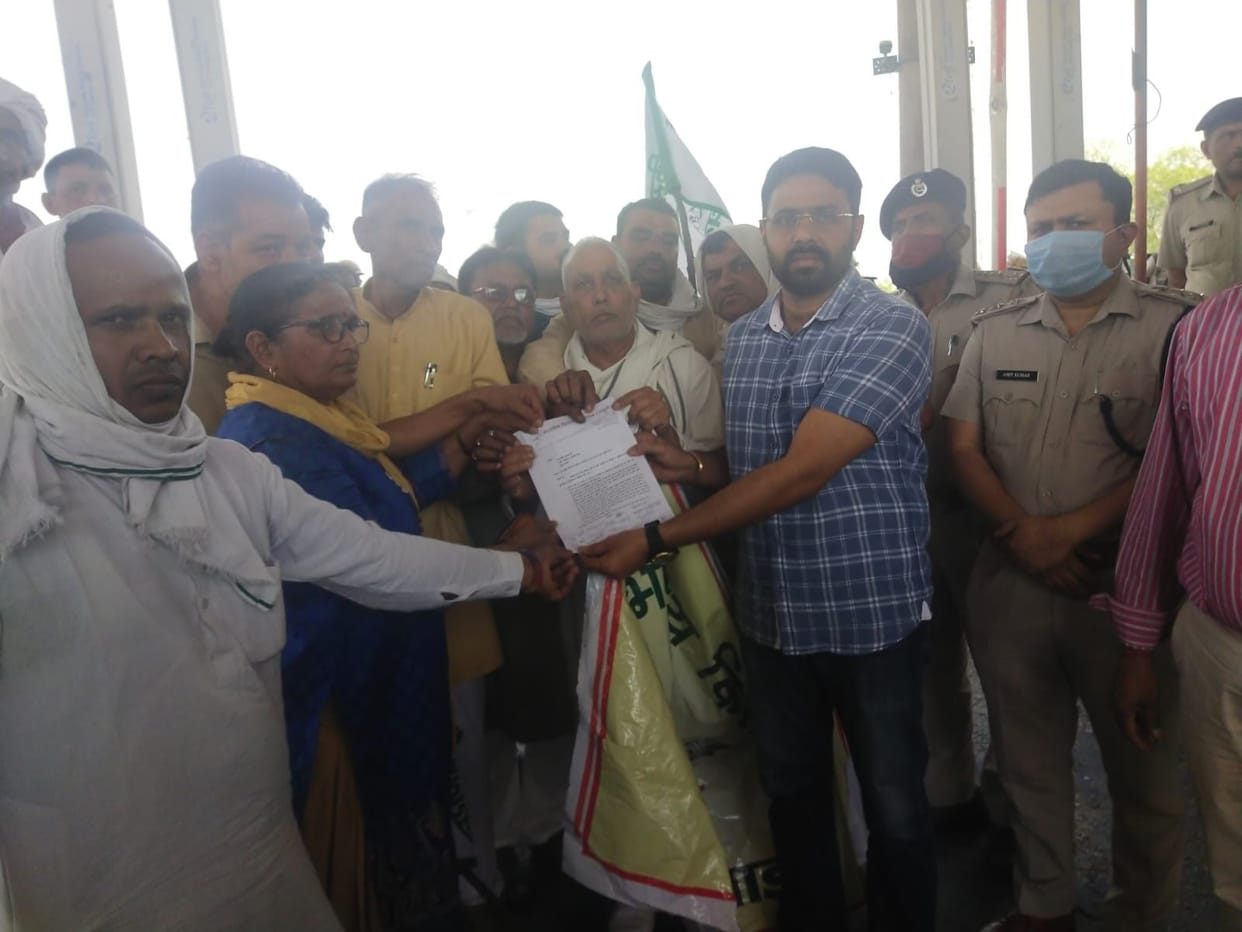 Gangayacha toll remained free for three hours, farmers demonstrated