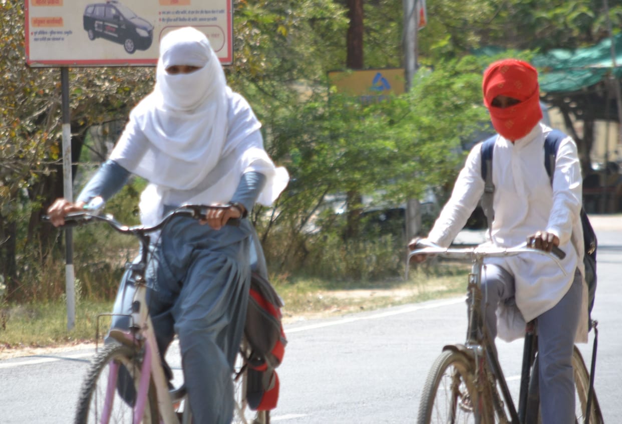 Kanpur dehat : mercury 42 degrees, fire rained from the sky, hot air made trouble