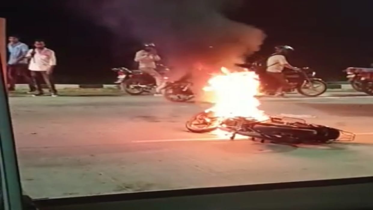 After collision of pickup bike became a ball of fire
