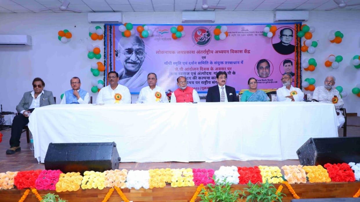 JP Movement Day Guests said that we need to make India what jaypraksah narayan wants, six personalities honored in the programme