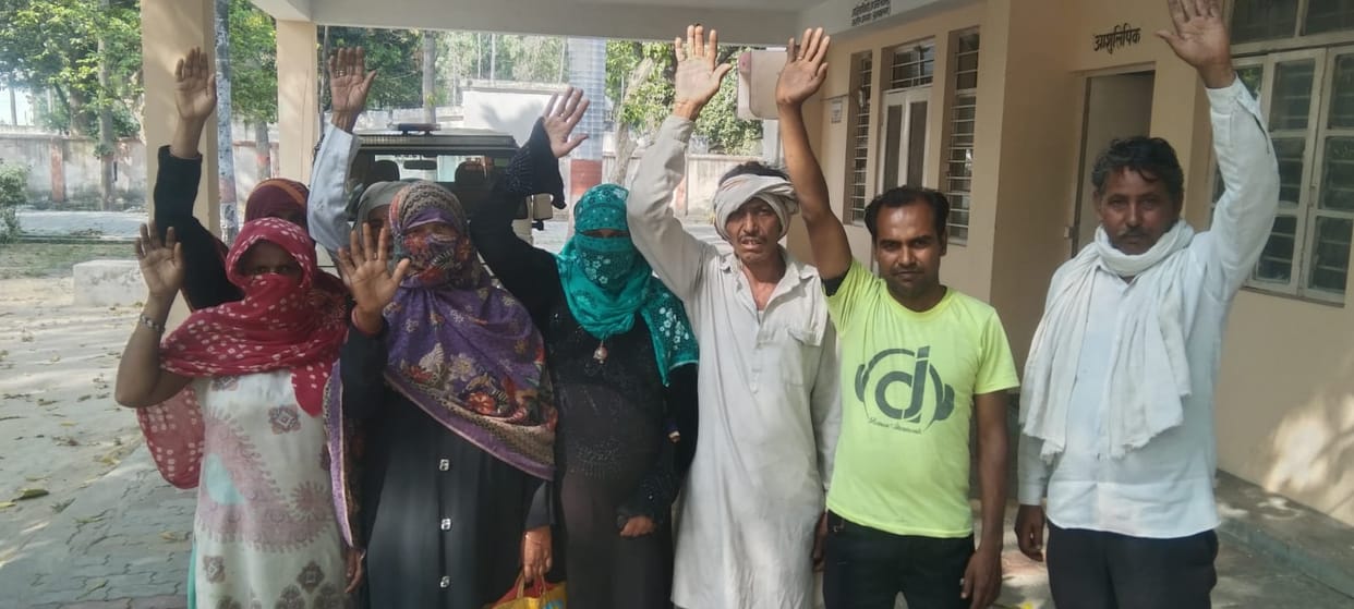 Protest against Lekhpal in Tehsil