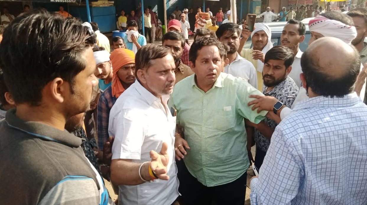 The spies beat up the BJP leader, threw stones at the police