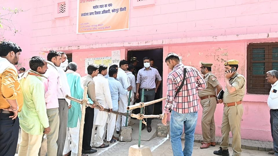 Election Booth 165 booths will be reduced in Agra