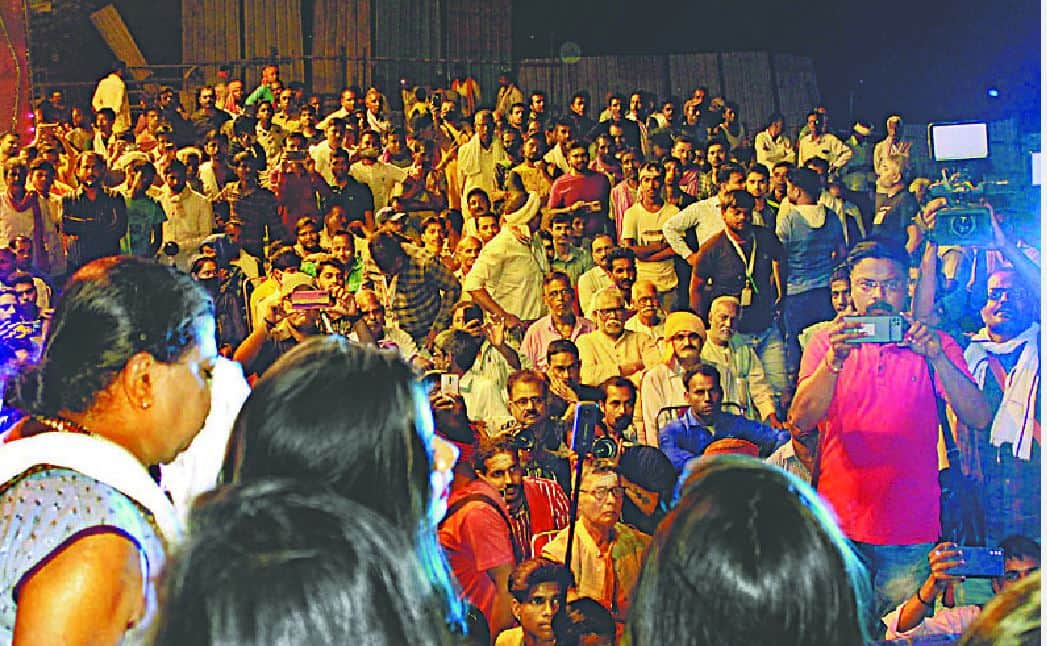 Nagar vadhu dance in varanasi chimes of the ghungroos resonated at the crematorium with the desire for salvation