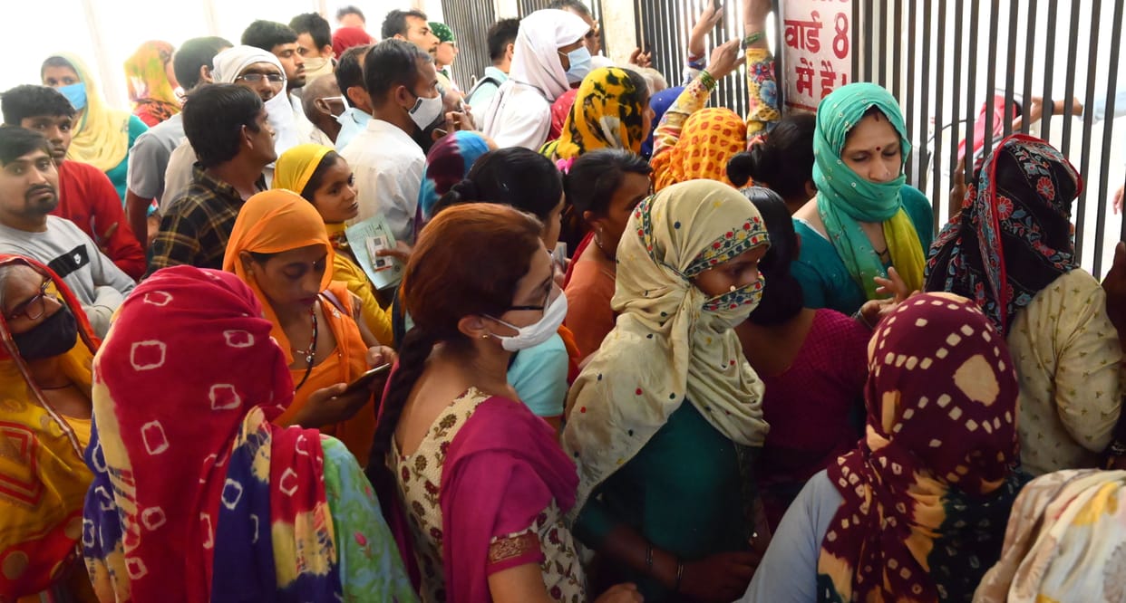 Patients upset for not making OPD slip, raised slogans of Murdabad