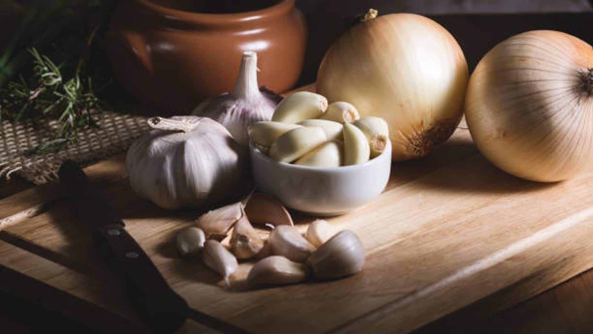 Why Onion And Garlic Avoid To Eat In Navratri Know Reason In Hindi