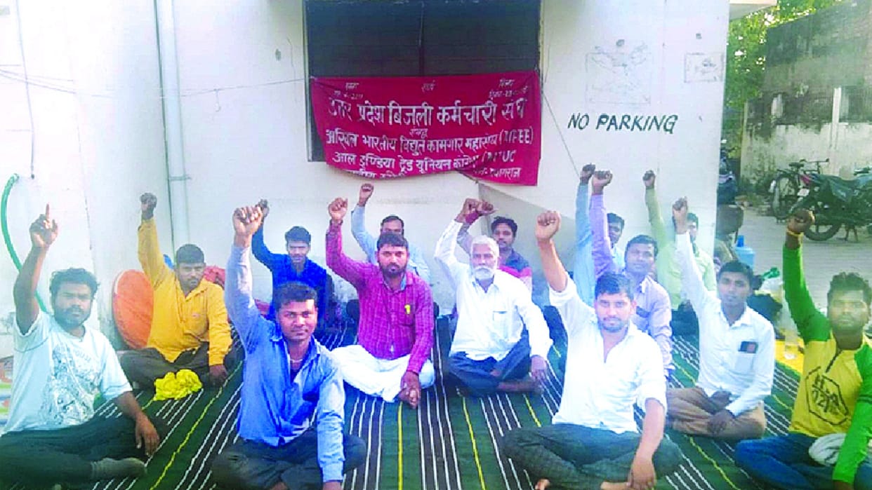MLC and XEN : Opposition parties united, said - now Yogi government should get bulldozers run at MLC's house too
