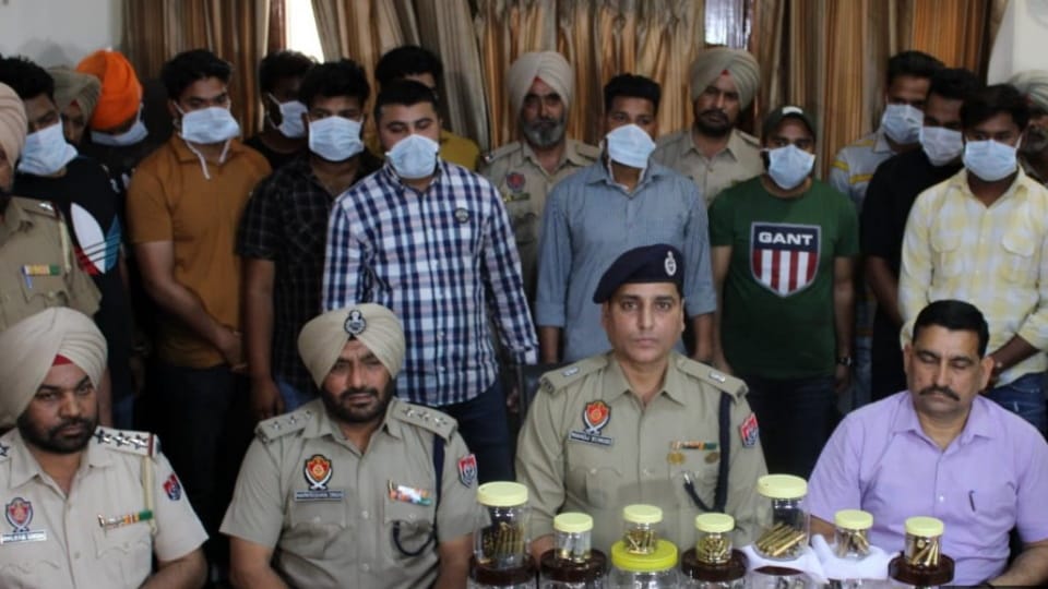 Police Arrested 16 criminals with weapons from Amritsar