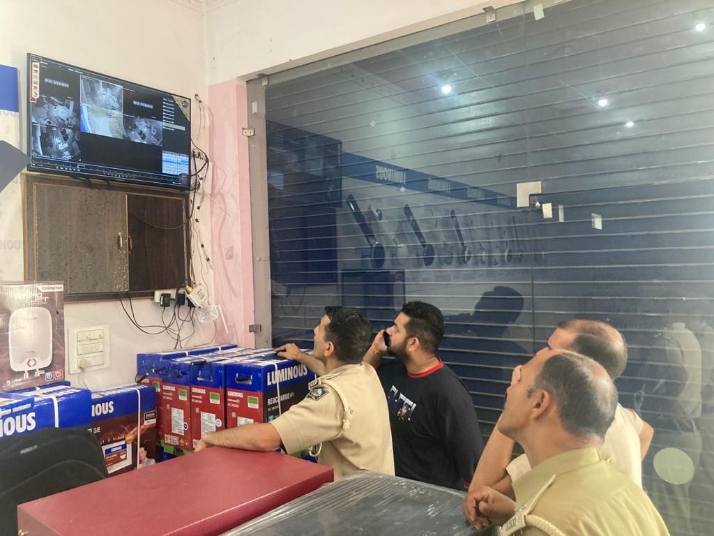 Goods worth 18 lakhs and cash worth two lakhs stolen from showroom