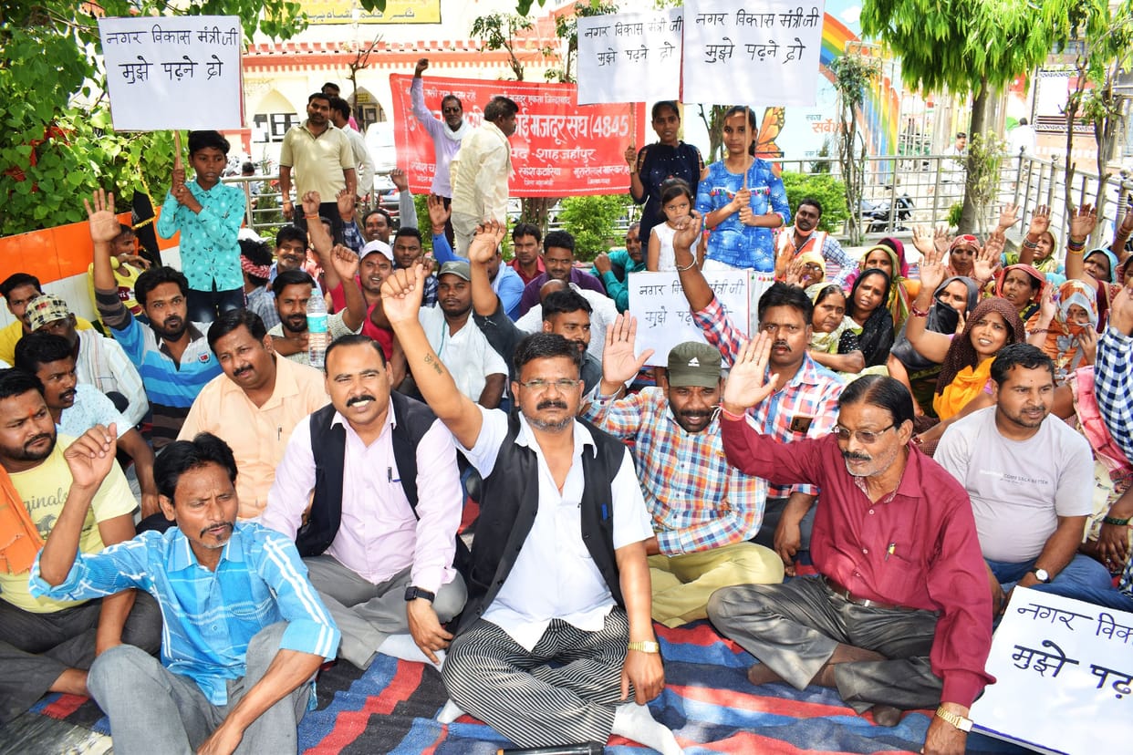 The scavengers protested against being called on duty at five in the morning