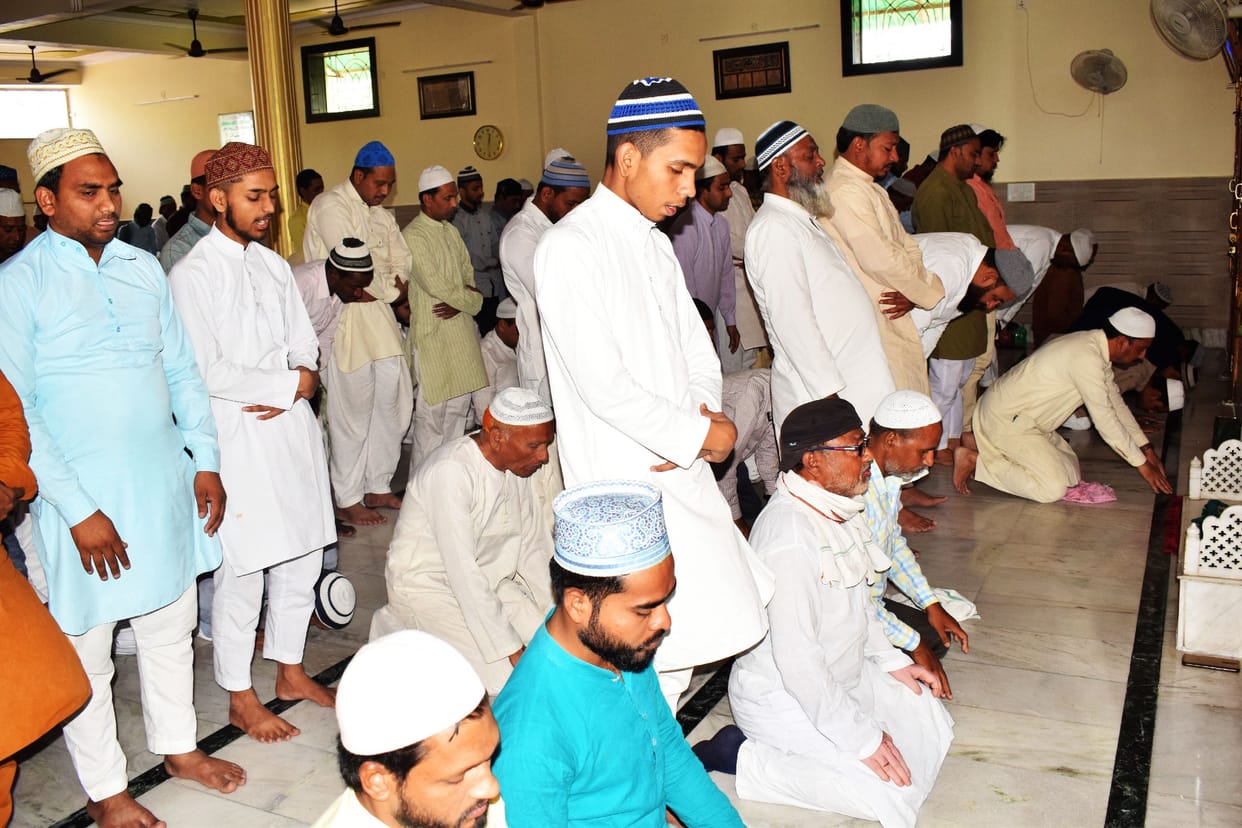 Crowds of Rojedars gathered to offer prayers on the first Friday of Ramadan