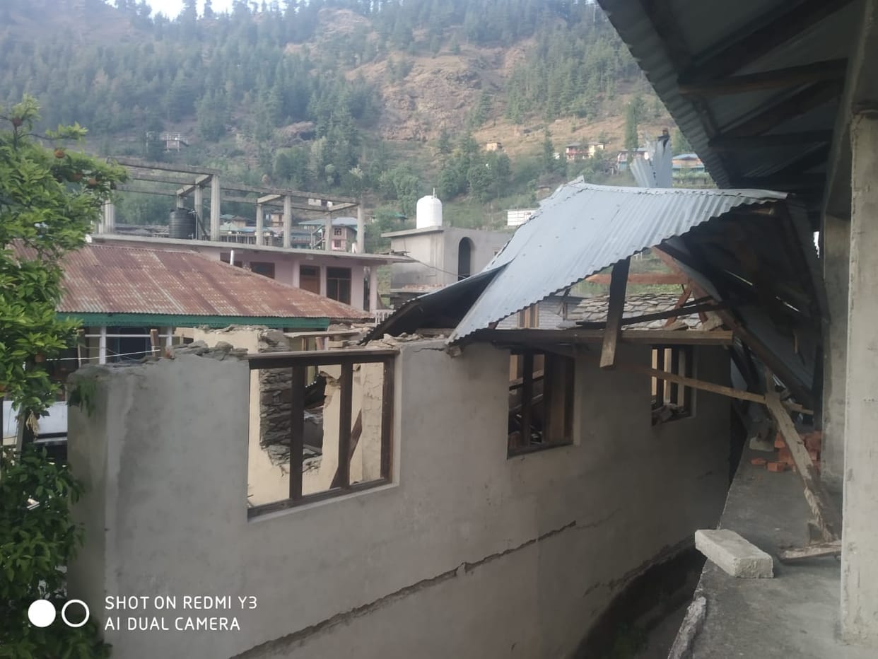 aani many houses roof damage due to strome