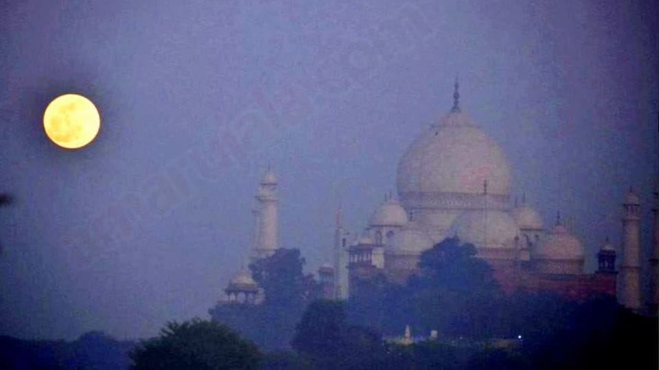 Tourists will not watch taj mahal night view in ramadan
