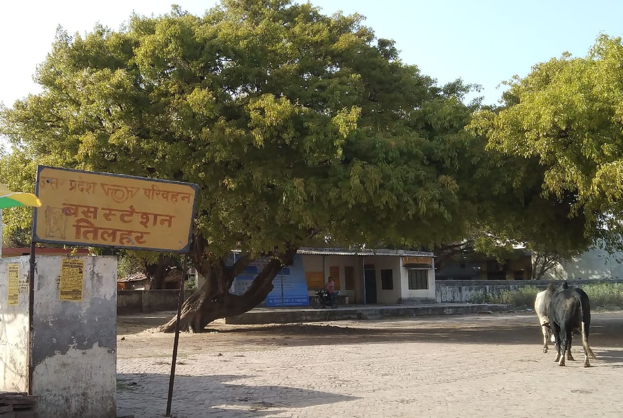 Buses do not stop at Tilhar bus stand