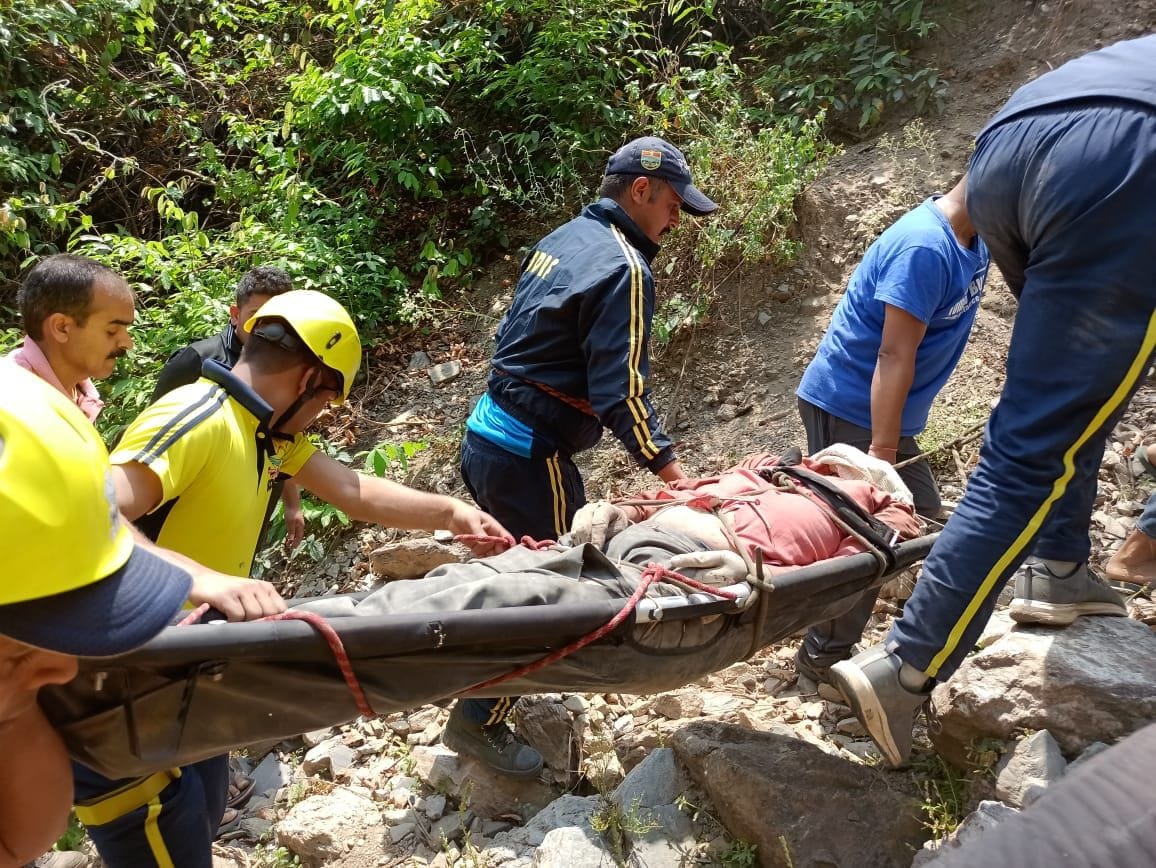 Uncontrolled bike fell into a ditch, husband dies, wife injured