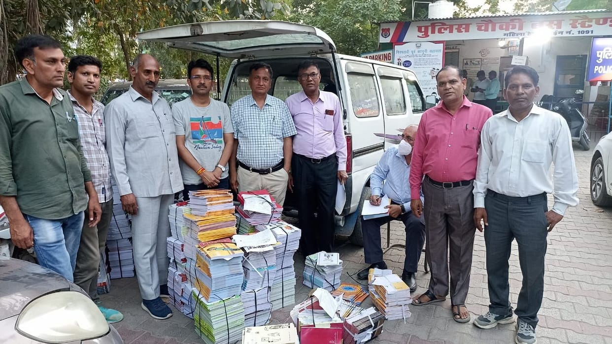 Chief Minister's flying squad caught duplicate NCERT books from van
