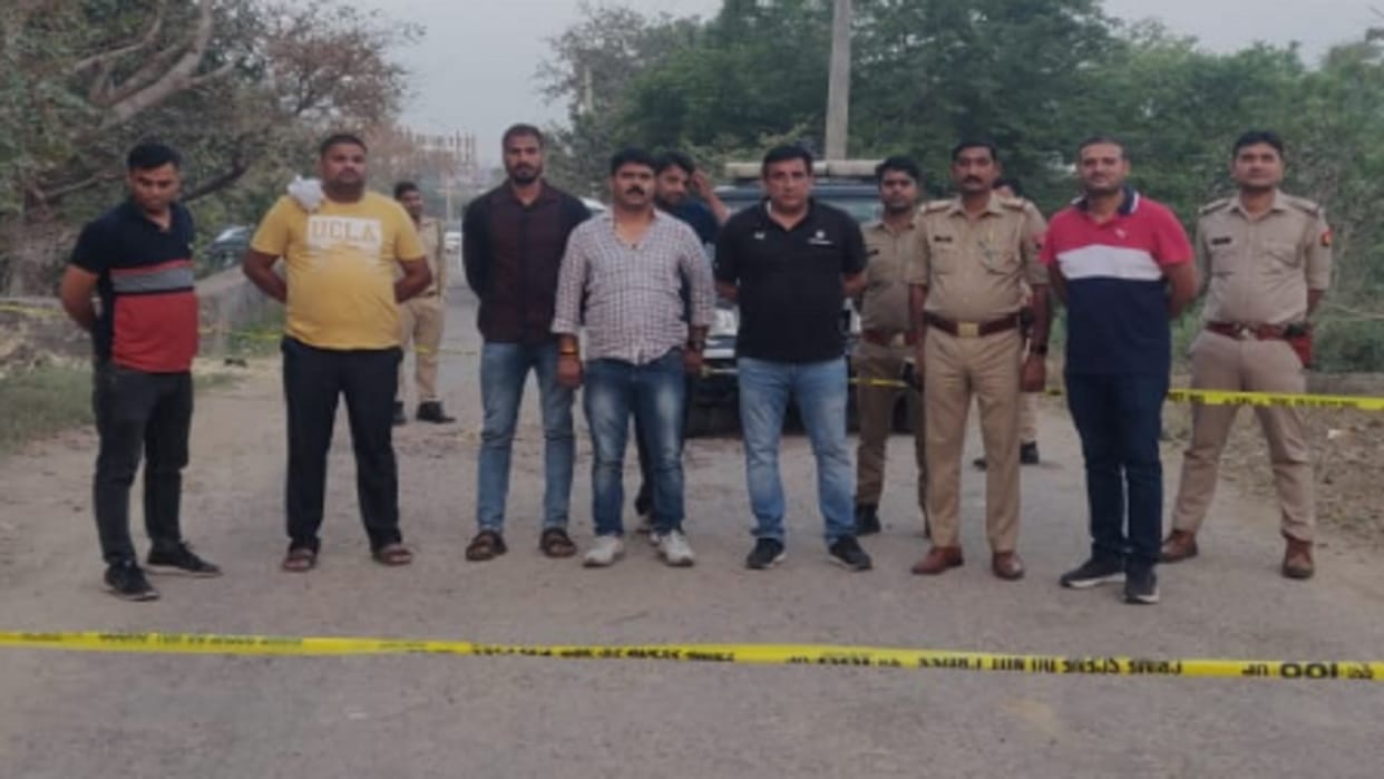 Two rewardee crooks caught after encounter in agra