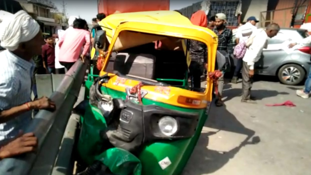 two died due to truck hit auto Rikshaw in Dholpur