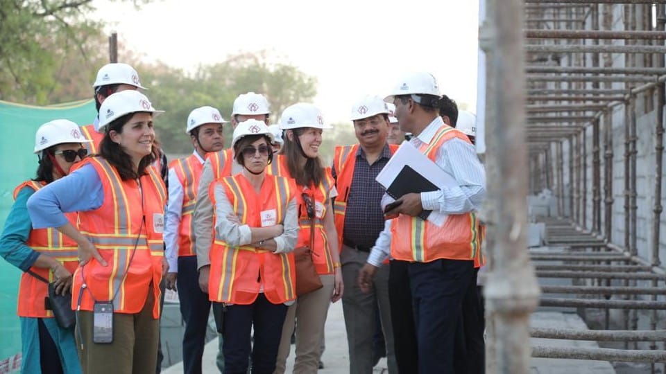 european bank team inspected metro project works in agra