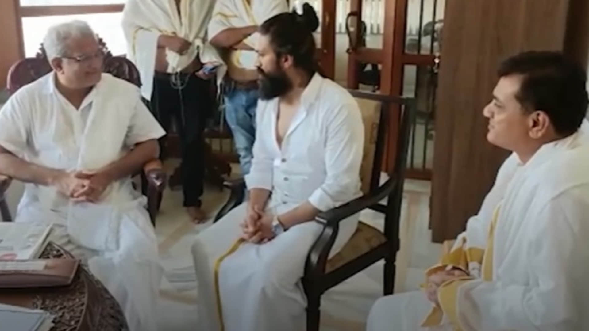 KGF 2 star Yash visit Dharmasthala with Producer Vijay Kiragandur and seeks blessings of Lord Manjunatha
