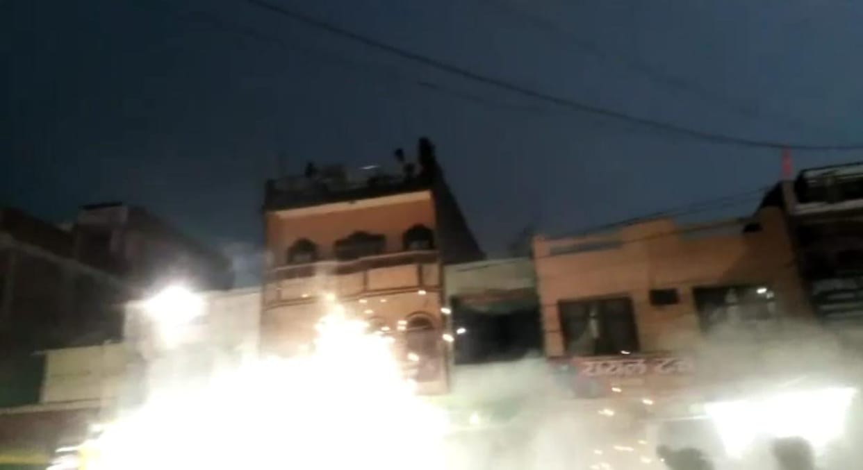 electric wire sparking in bardahiya bazar