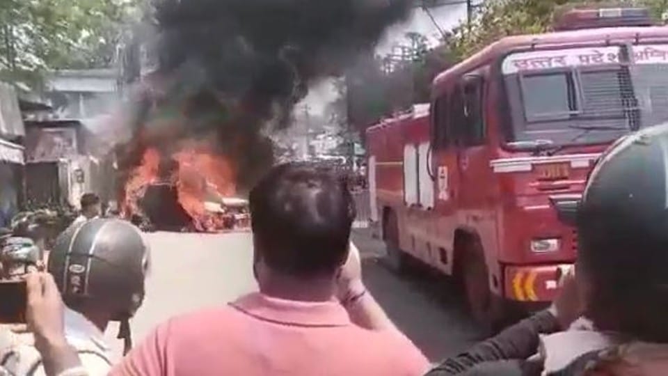 moving car caught fire on the road in Agra