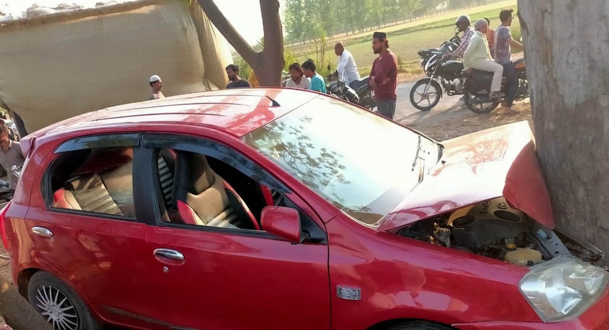The bike collided with a truck parked on the highway, the death of the young man