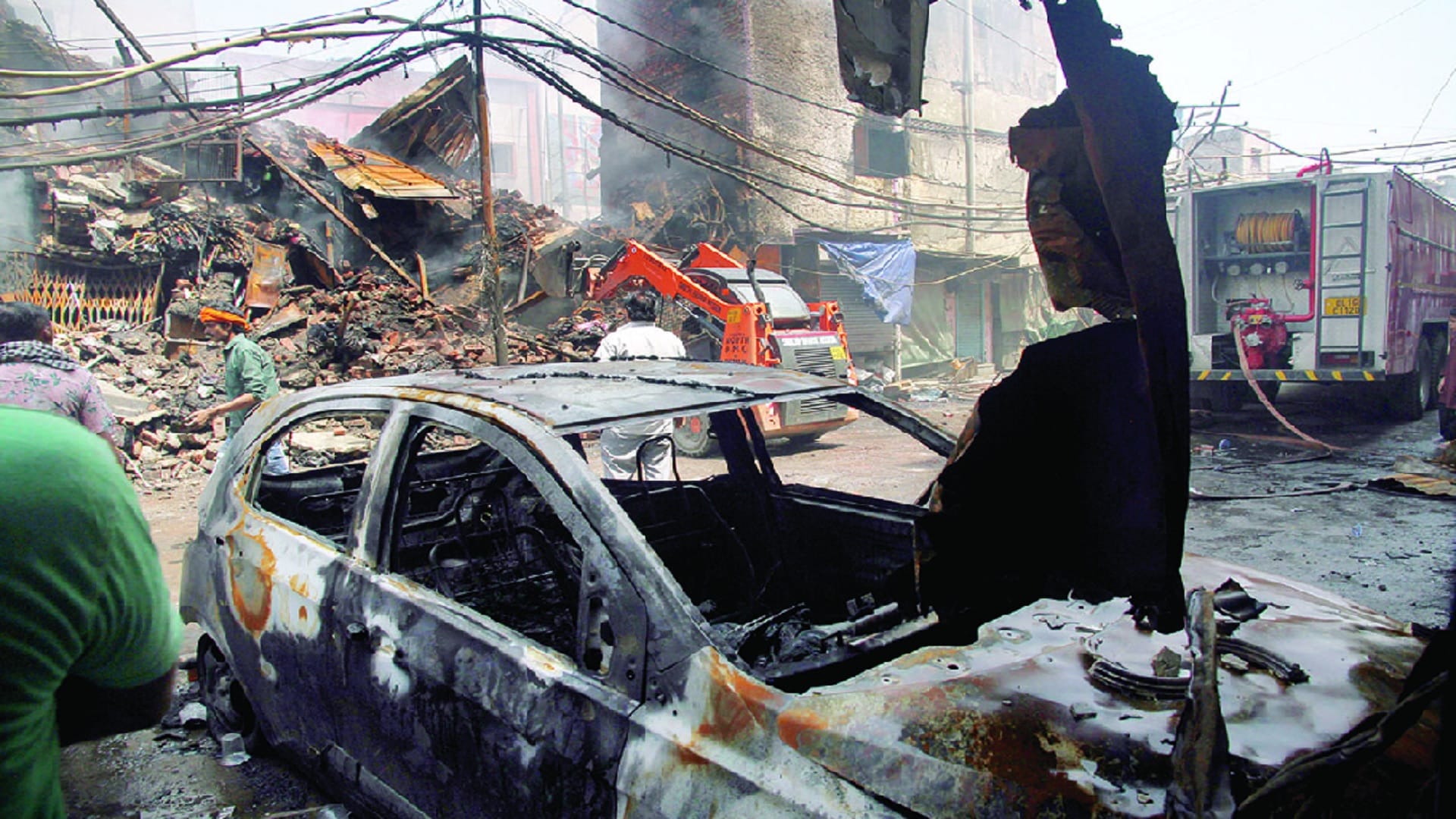 Fire In Delhi Fire broke out in Bada Hindu Rao Azad Market, three buildings were collapsed in delhi