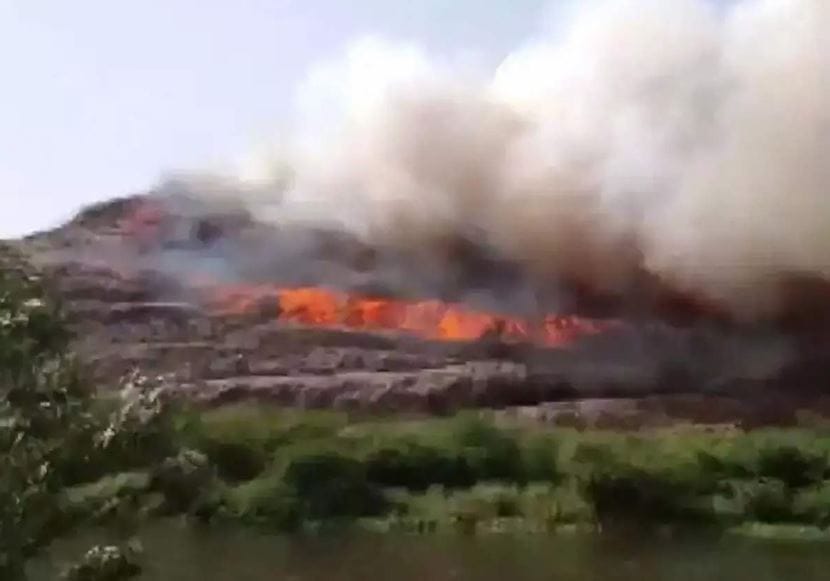 Forest and hills of Kaimur caught fire in mirzapur  forest in 10 km area was burnt to ashes
