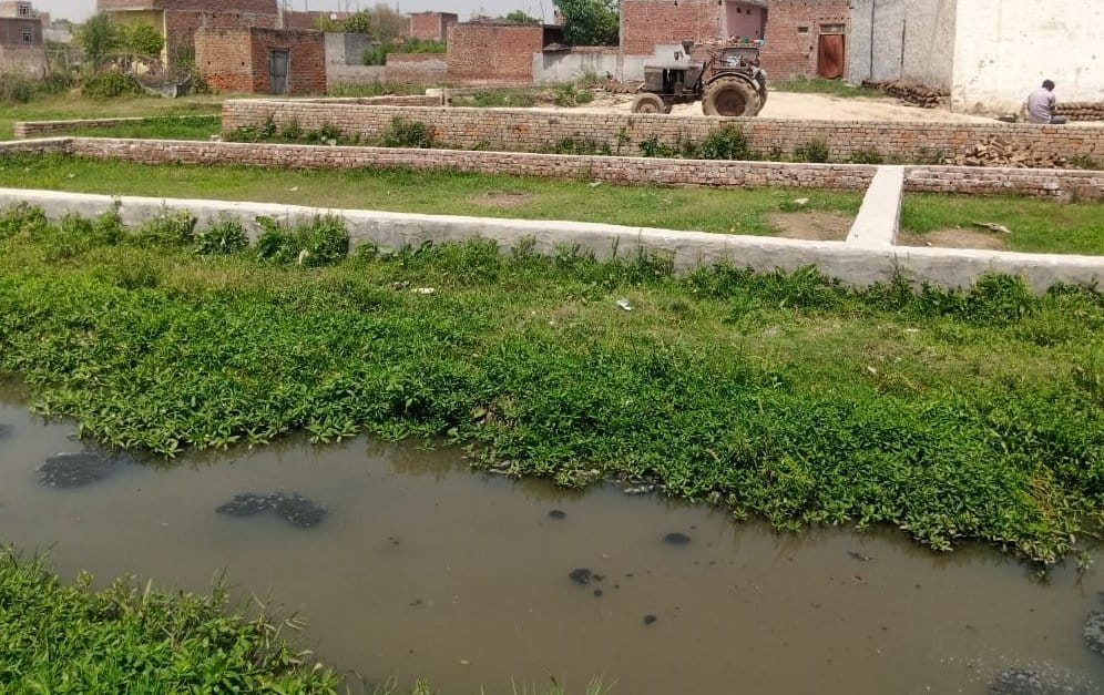 Occupying the land of ponds, people struggling with the problem of water logging