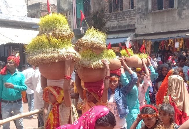Devotees throng the temples on the last day of Navratri