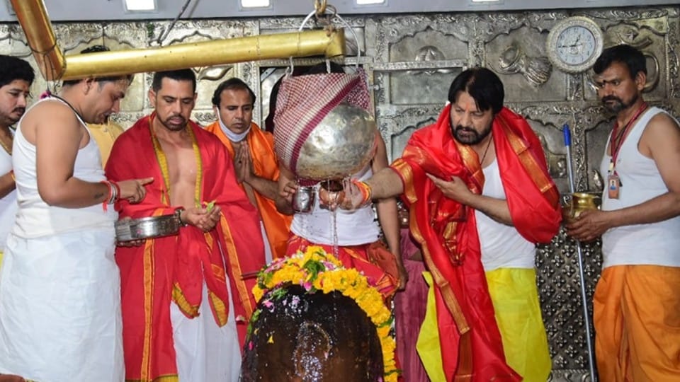 Ujjain: Businessman Robert Vadra, who came to visit Mahakal, said - the central government will increase inflation further