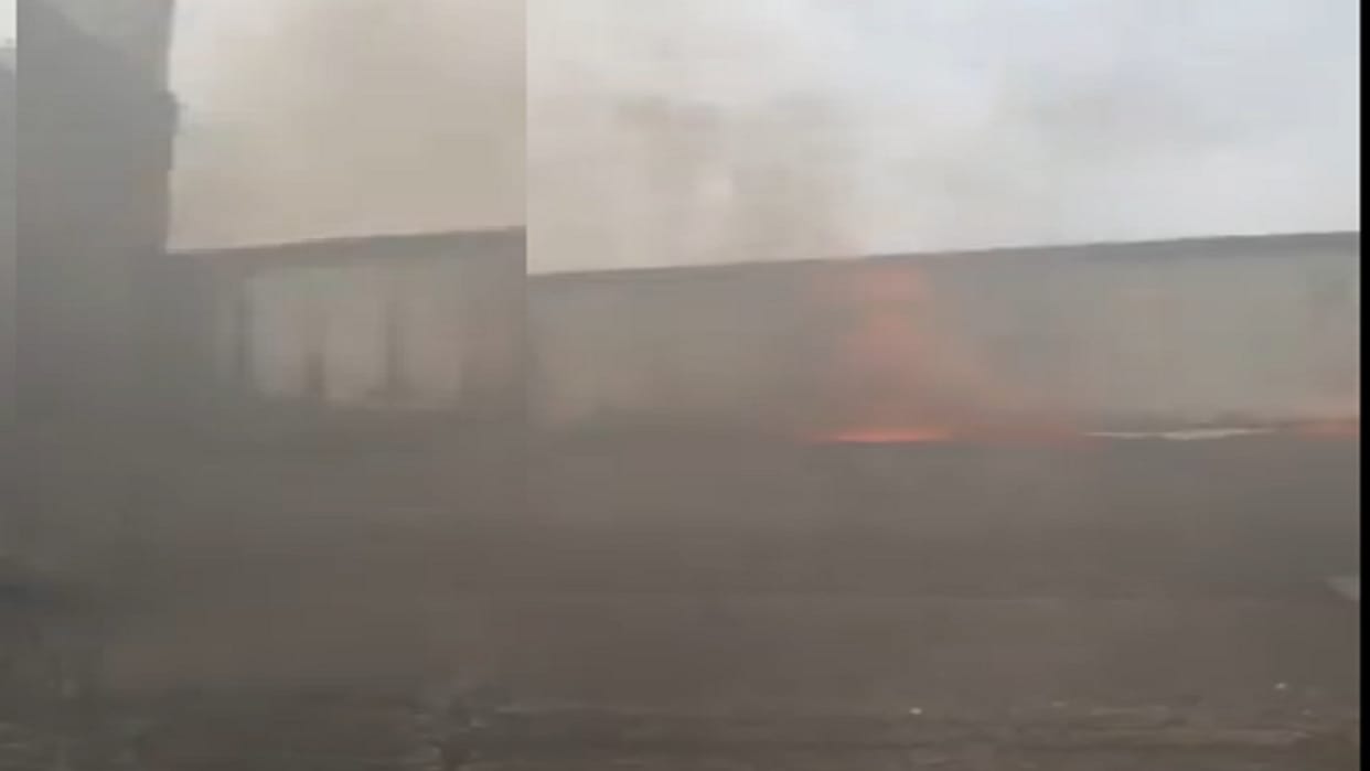 fire breaks out in two places of delhi many fire tenders rushed to the site  