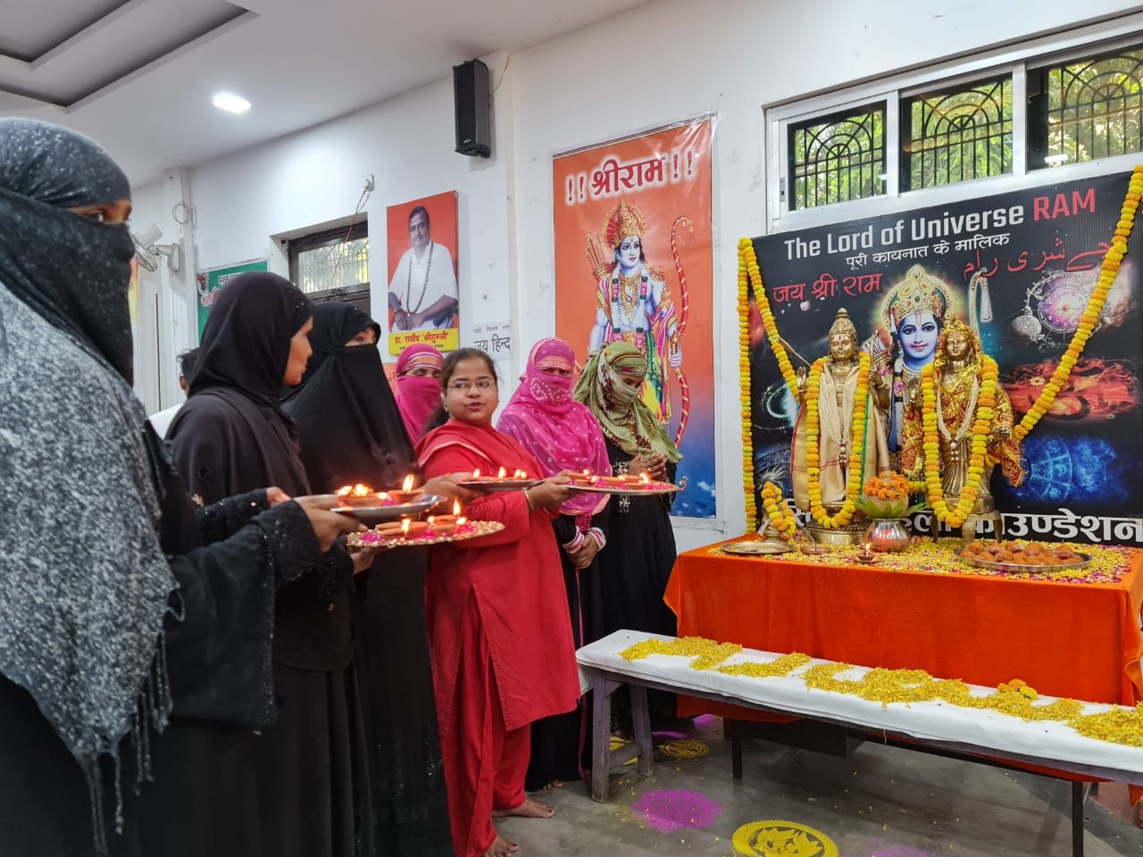 Chaitra Navratri 2022 Ram navami Ganga Jamuni Tehzeeb in Kashi Muslim women performed aarti of Lord Rama in varanasi