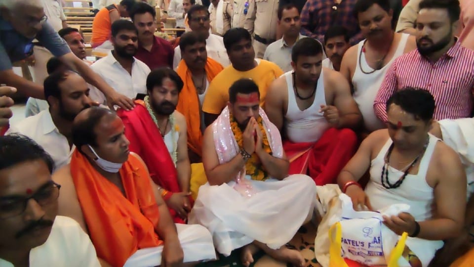 Ujjain: Businessman Robert Vadra, who came to visit Mahakal, said - the central government will increase inflation further