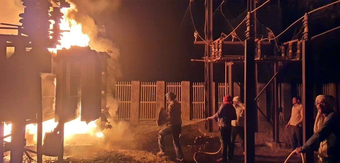 Kanpur dehat : Fire broke out in Navedi feeder, power failure in 20 villages, electricity and firefighters extinguished