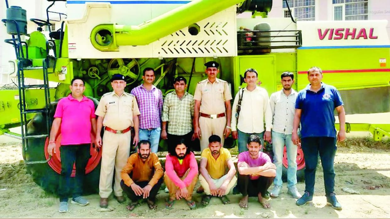 Bhiwani police busted the gang that robbed vehicles on the strength of weapons