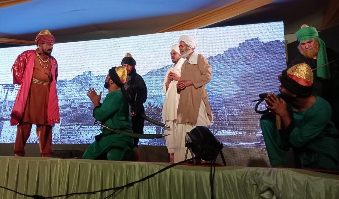 Theater artists enthralled by the performance of the play