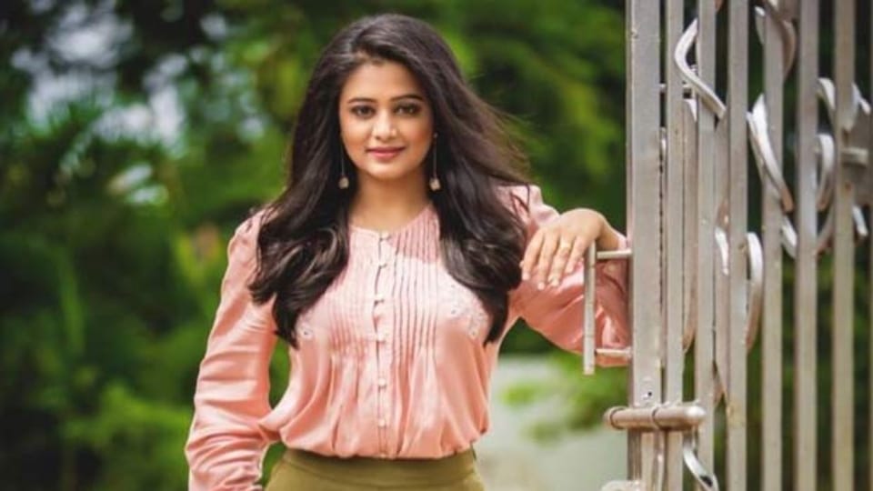 Before Mahesh Babu These South Indian Celebrities Commented on Bollywood From Shruti Hassan To Ram Charan
