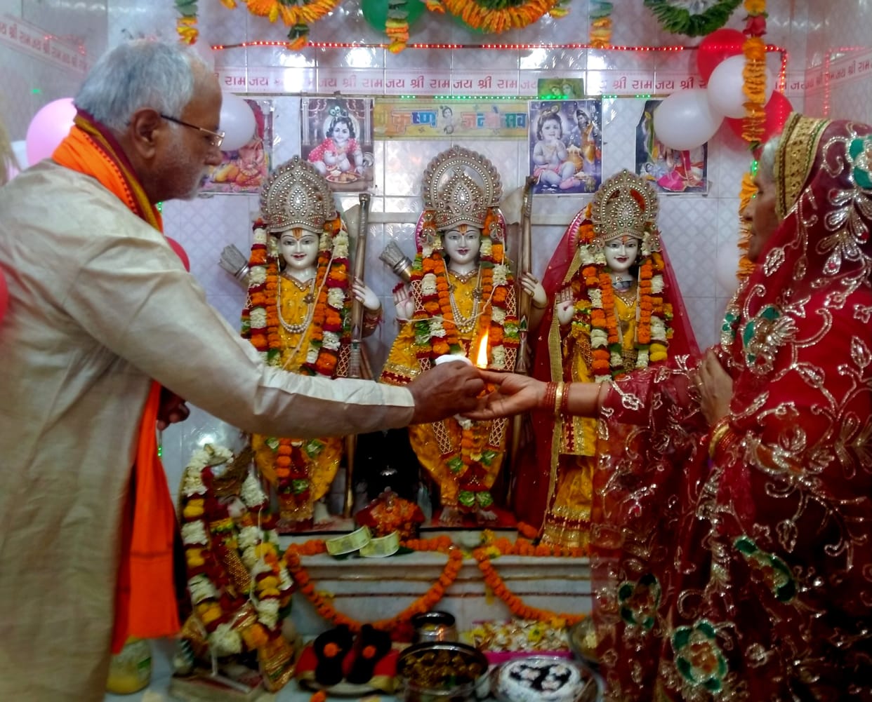 The tableau of Shri Ram adorned in the temples, the devotees are happy after seeing