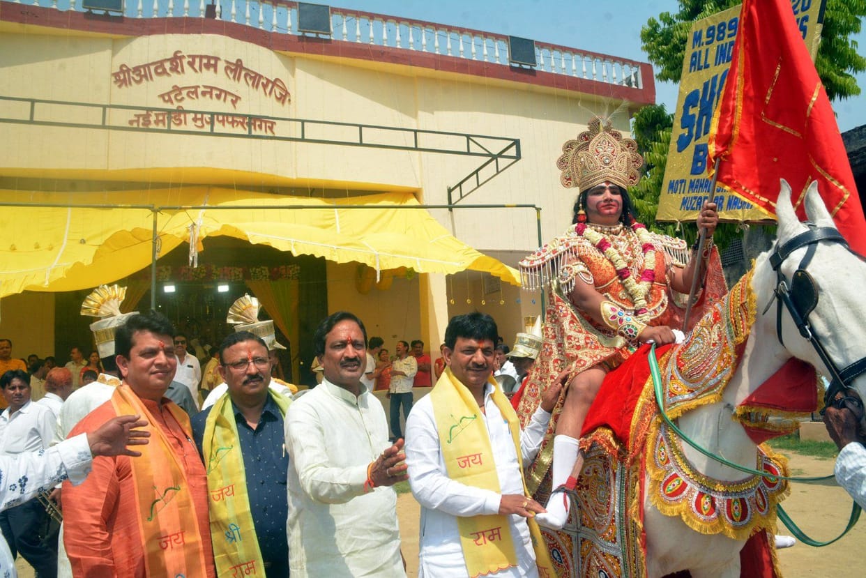 A grand procession took place on Ramnavami, flowers showered on the tableaux