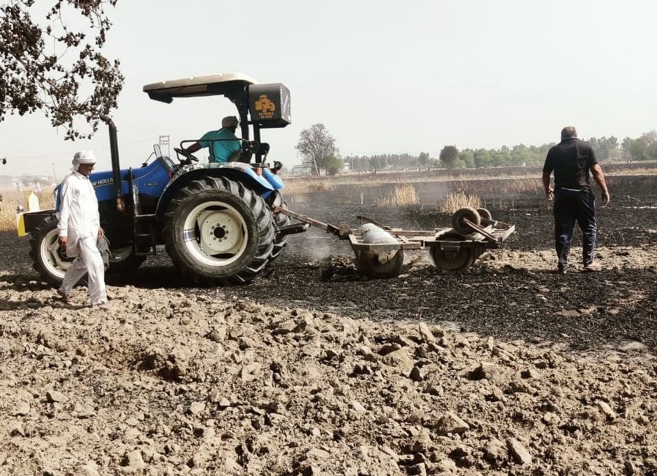 Fire in Jhundpur and Saboli took six months of hard work, 75 acres of wheat crop burnt