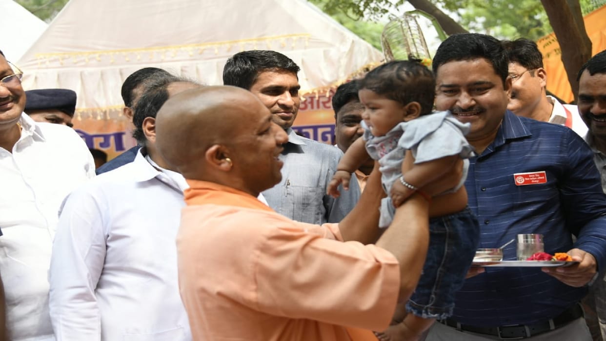 Yogi adityanath gave gift on Ram Navami Jan Arogya Mela inaugurated from Gorakhpur said 100 beds hospital will be built in every Vidhan Sabha constituency