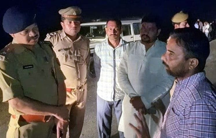 Kanpur dehat : Bike riding miscreants robbed two kg of silver and 10 grams of gold from a bullion trader