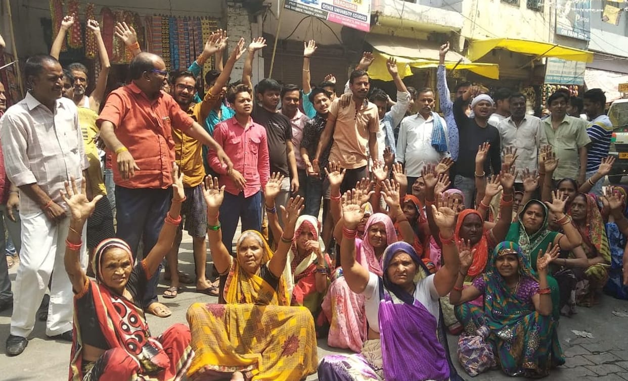 Women jammed in protest against quota affiliated
