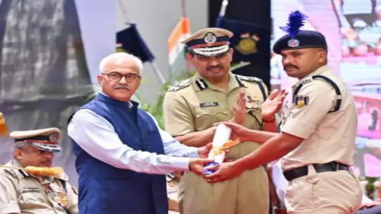 crpf jawan sonu gautam awarded by veerta medal in buxar