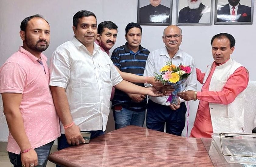 Officers should solve the problems of teachers in a month: Dhan Singh